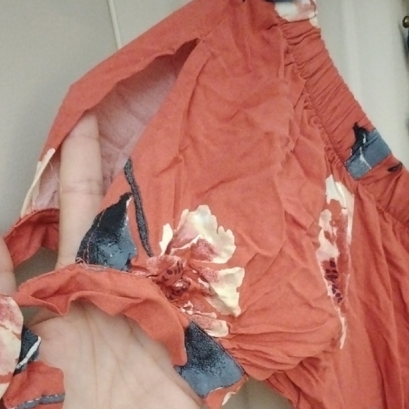 Floral Off-Shoulder Maxi Dress - Picture 8 of 10